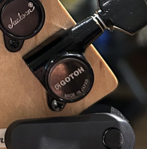 New headstock tuner